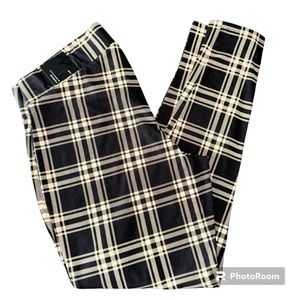 NWT Torrid Leggins 1